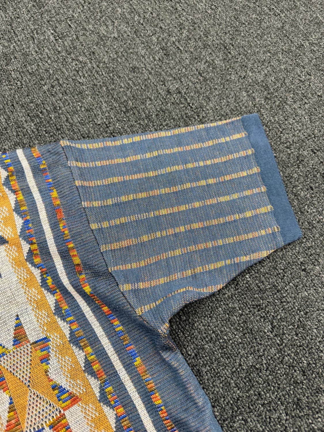 L)More Joy 빈티지 패턴 브이넥 반팔 니트 상품이미지4