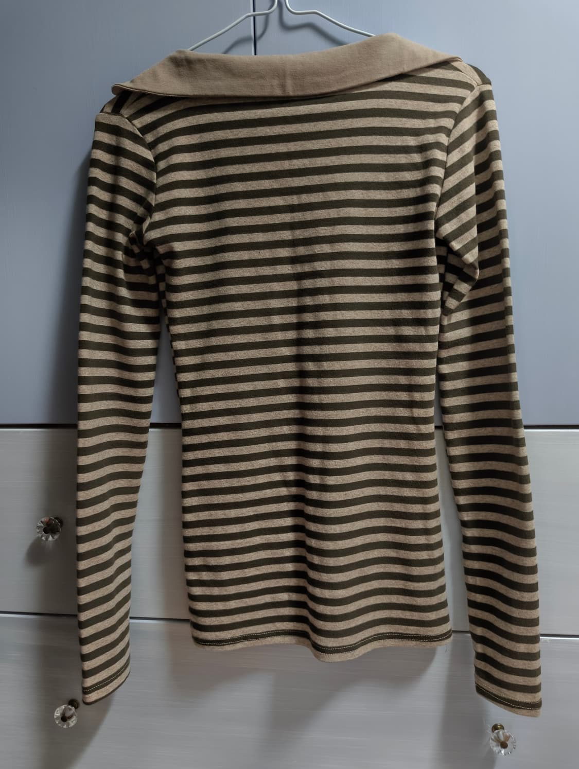 스트라이프 포켓 카라 롱슬리브 긴팔티 브라운 상품이미지2