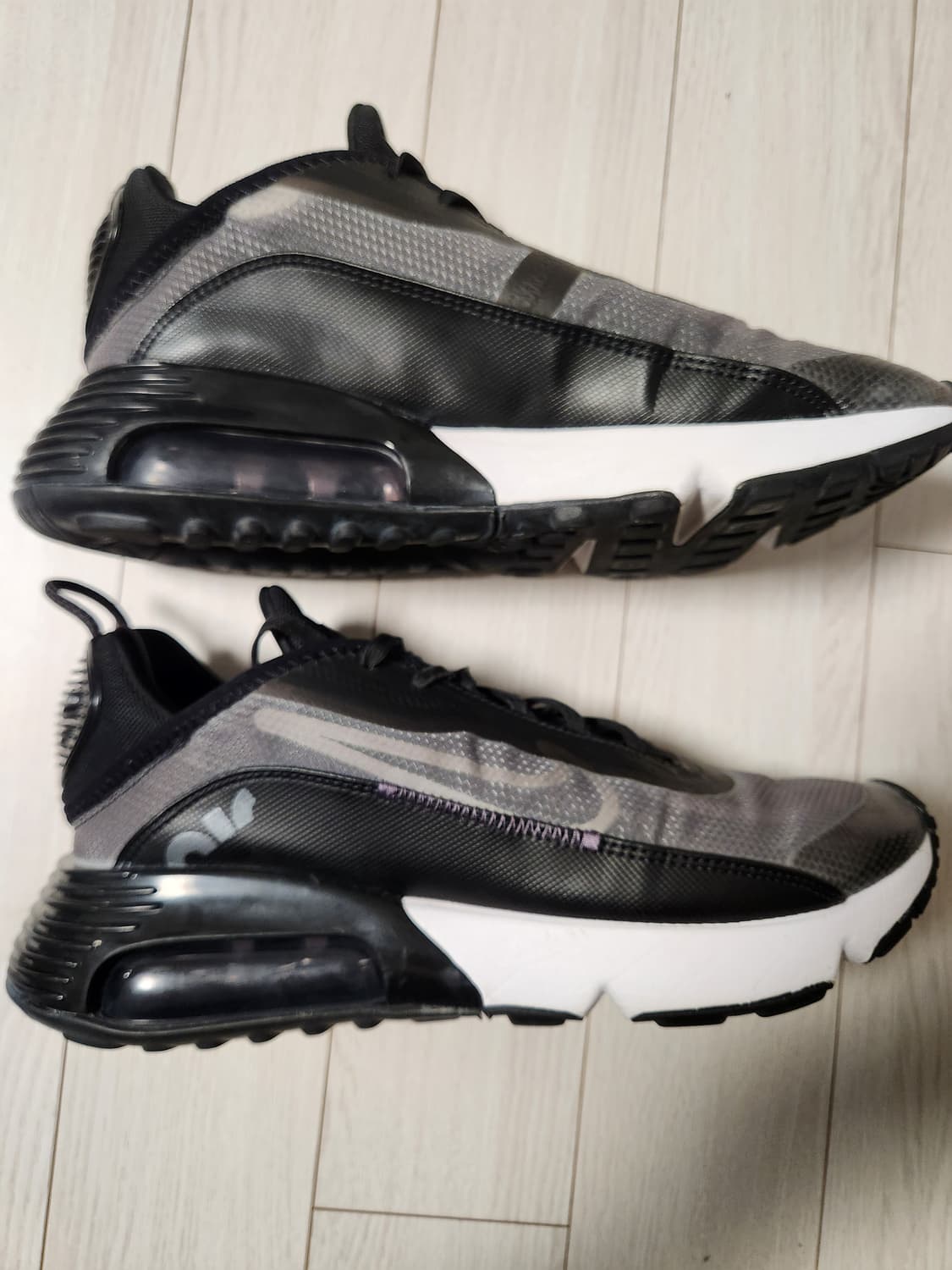 나이키 운동화 에어맥스 2090_C CW7306-001 사이즈260

사 상품이미지8