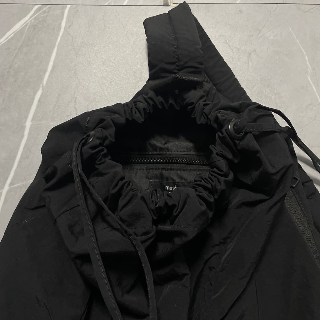 팔로워 특가 빈티지 블랙 트랙 슬링백 복조리 가방 상품이미지3