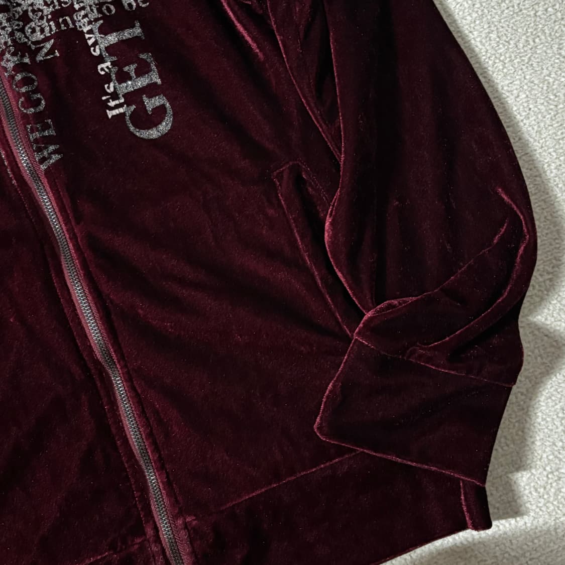 일본빈티지 y2k 다크레드 버건디 레터링 벨벳 후드집업 상품이미지3