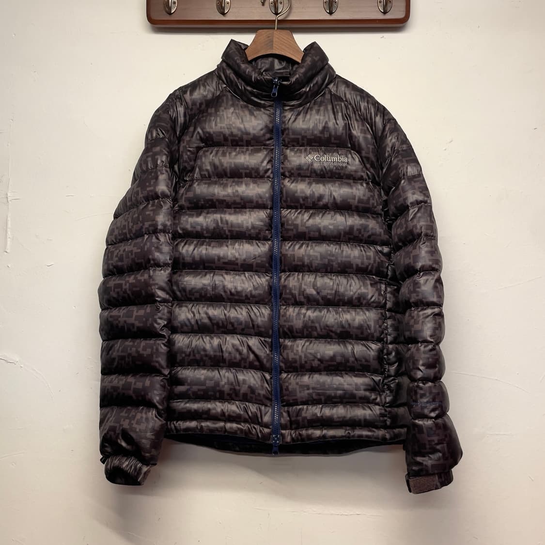 컬럼비아 디지털 카모 구스다운 경량 패딩   상품이미지1