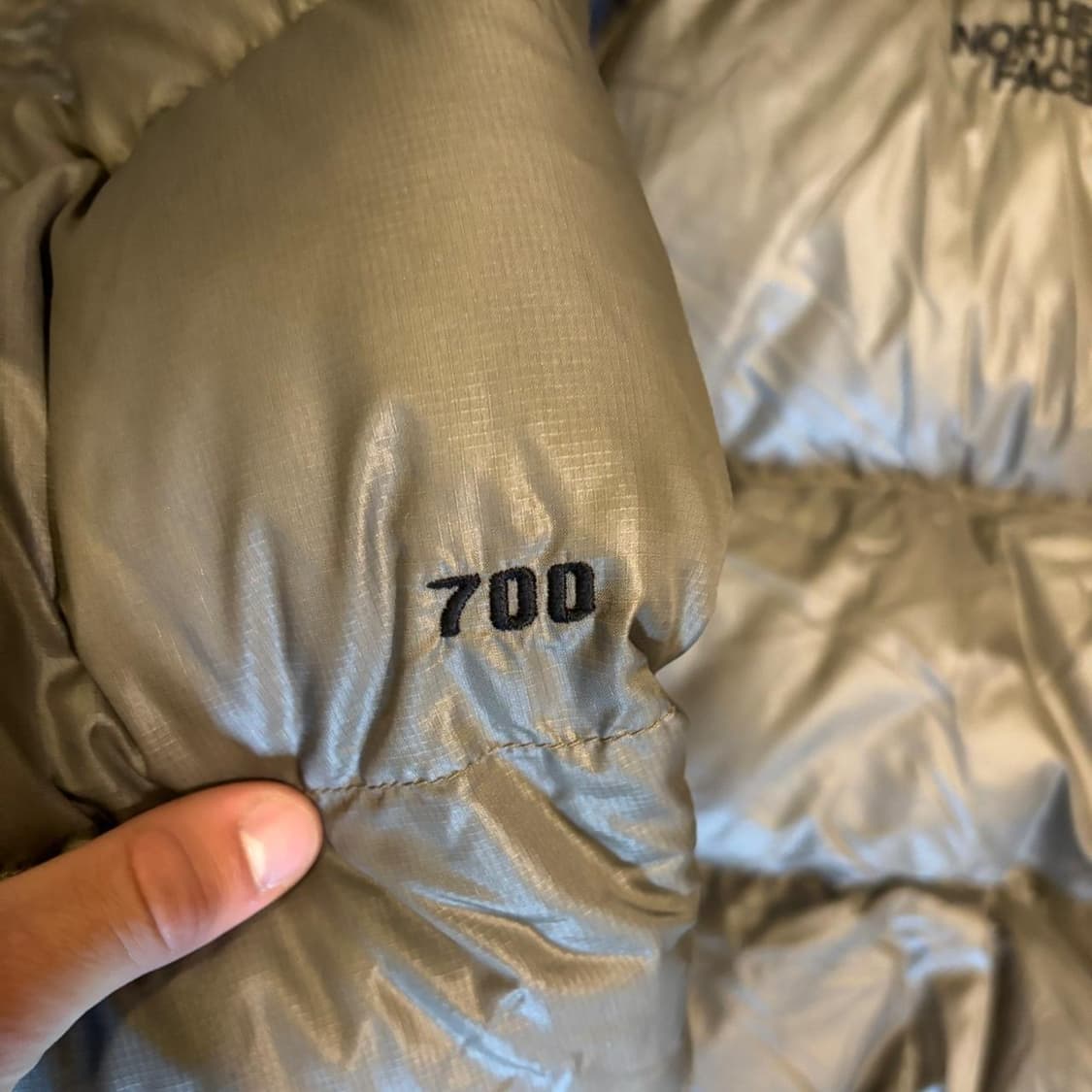 노스페이스 눕시 700 패딩 실버 그레이 상품이미지3