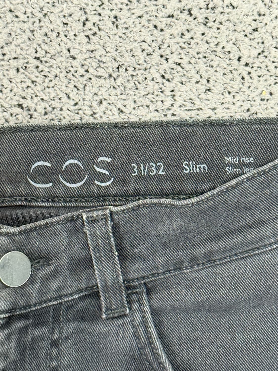 코스 슬림핏 흑청 데님 팬츠 상품이미지3