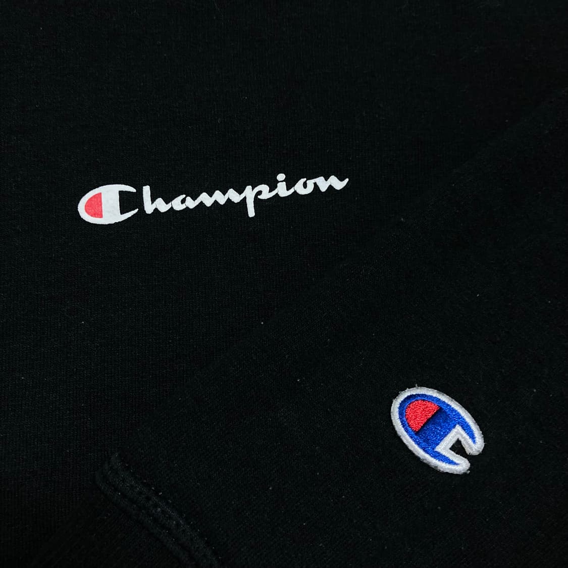 챔피온 스몰 로고 블랙 맨투맨 상품이미지2
