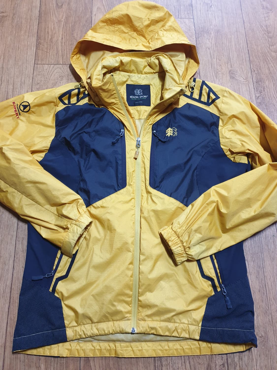 1119 코오롱 아웃도어 바람막이 95사이즈입니다 상품이미지2