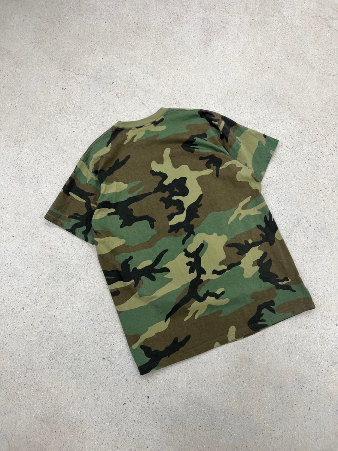 슈프림 20SS 우드랜드 카모 나오미 반팔 티셔츠 상품이미지4