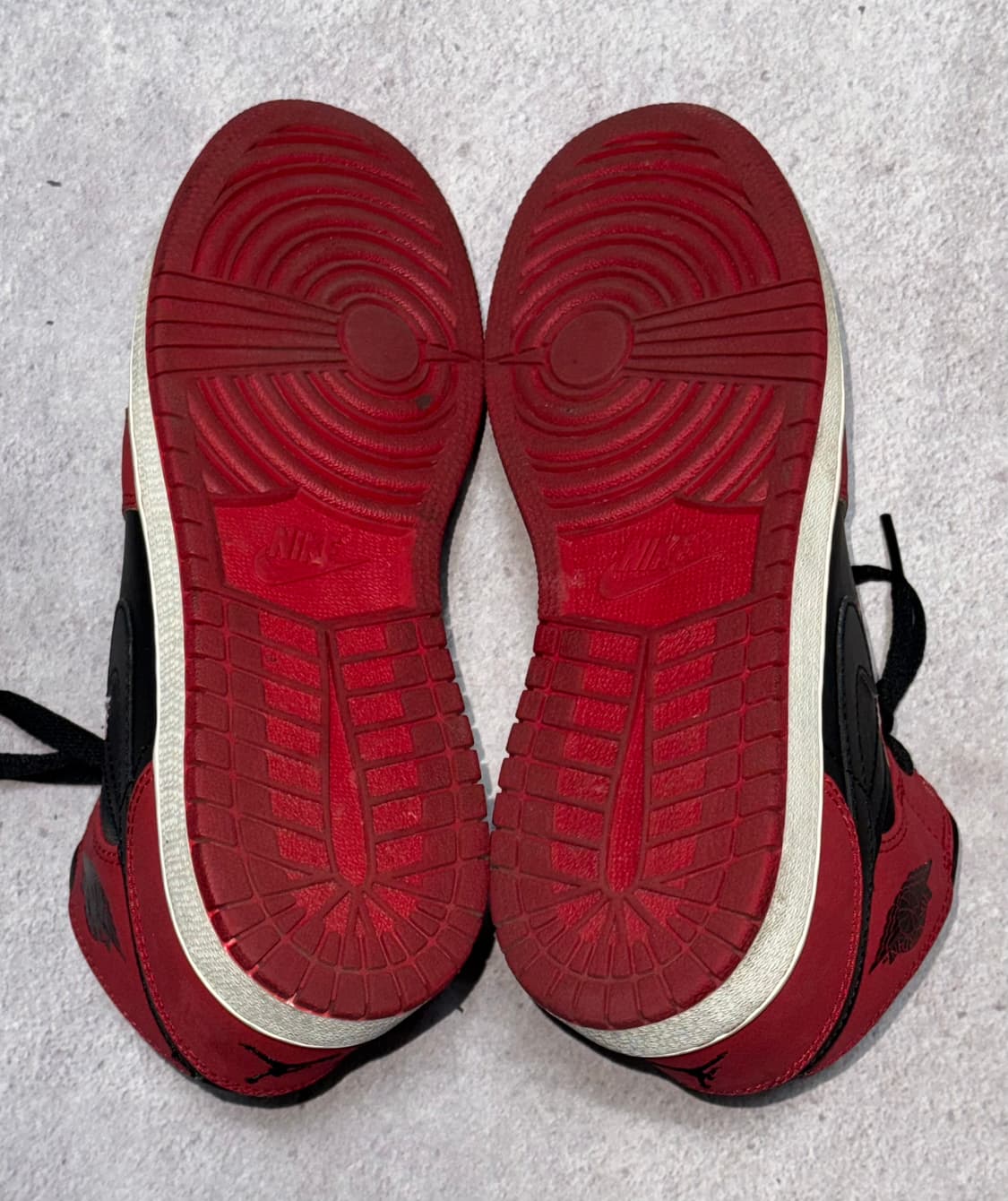 나이키 에어조던1 미드 블랙/레드 240 상품이미지5