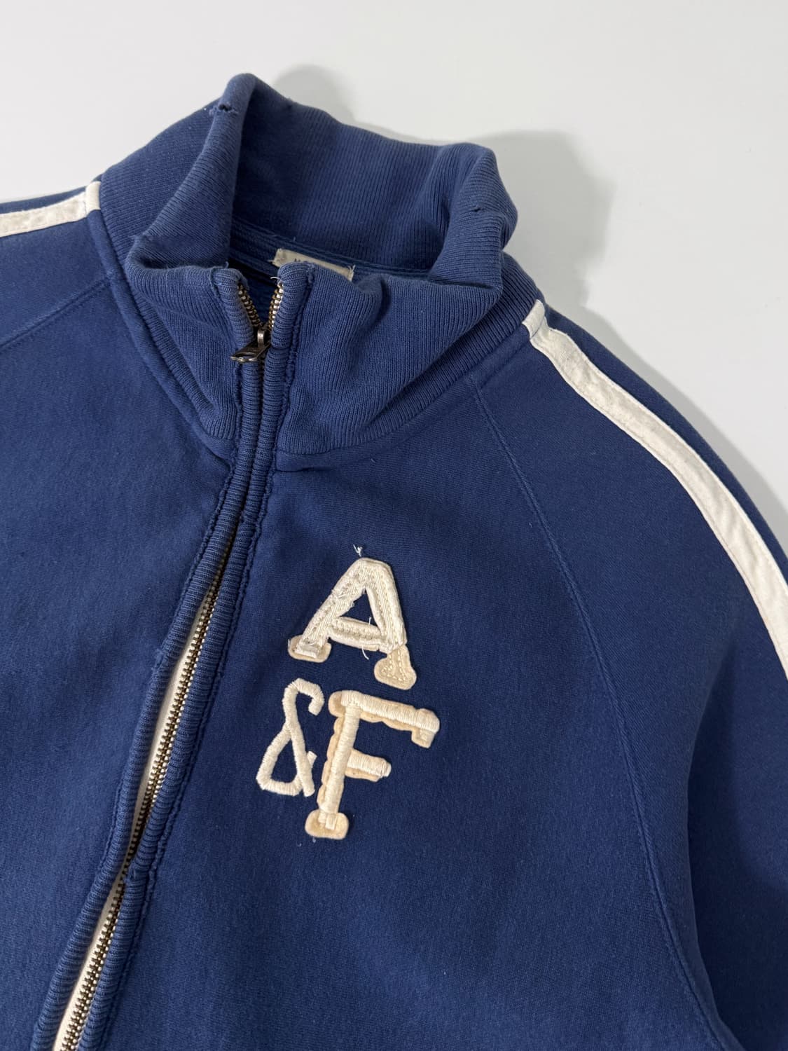 아베크롬비 루즈핏 00‘s 빈티지블루 스웻 집업 상품이미지3