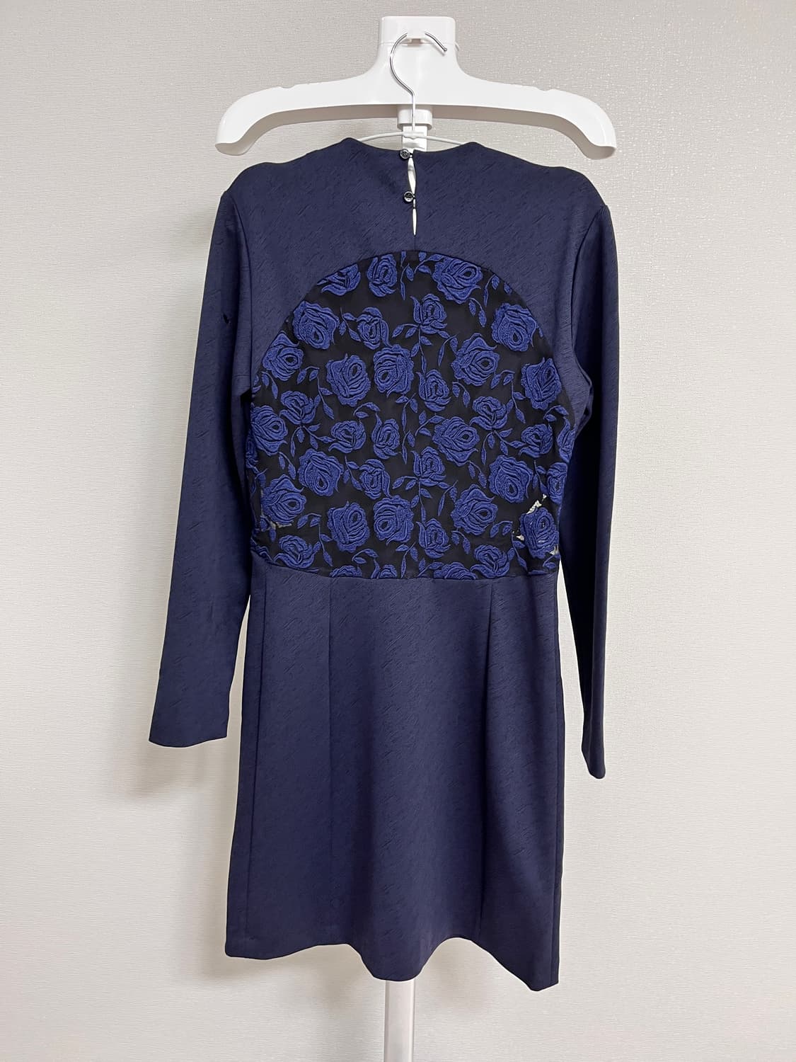 산드로 네이비색 장미 레이스 시스루 원피스 백오픈 연말 상품이미지1