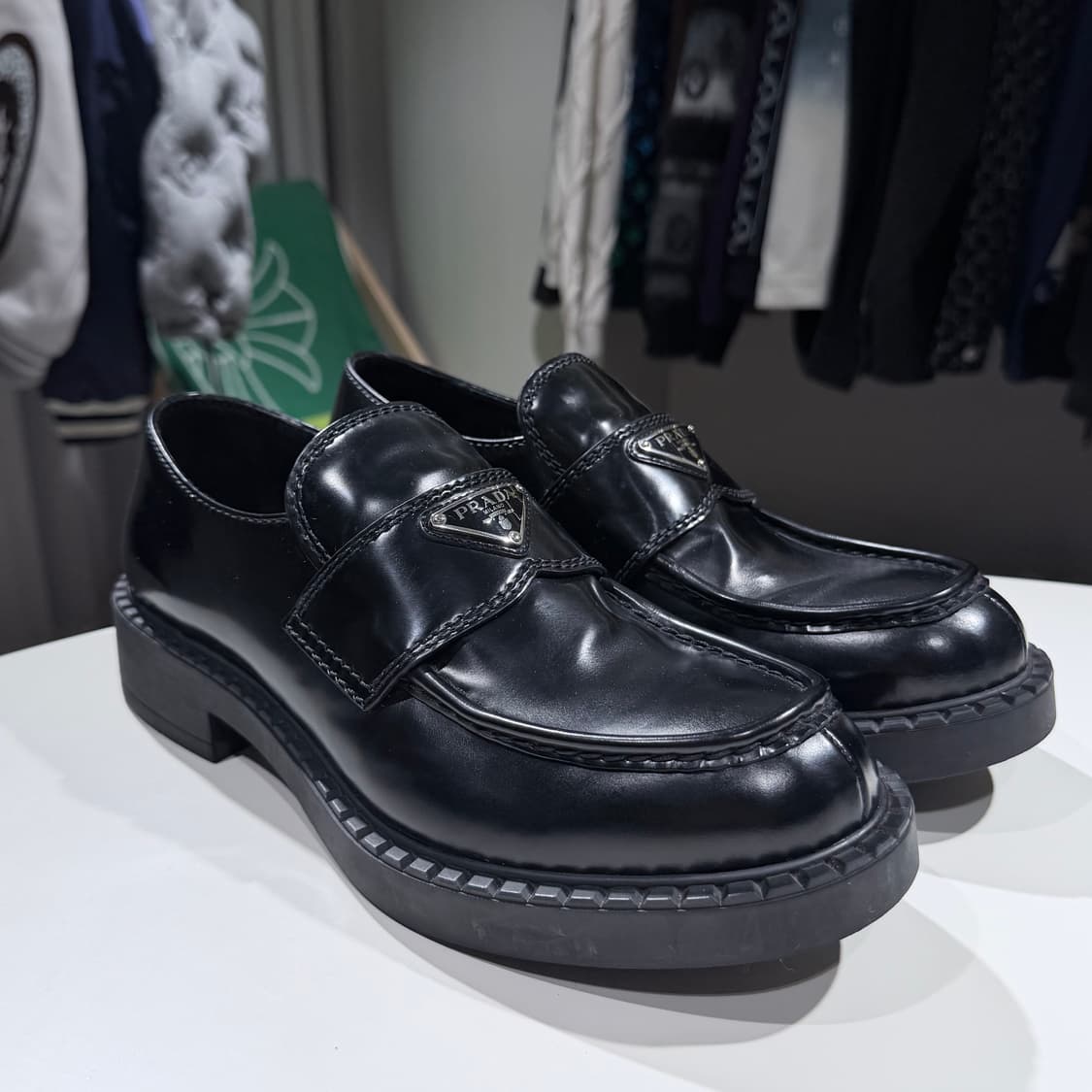 (A/9) / 프라다 초콜릿 브러시드 레더 가죽 로퍼 블랙 상품이미지3