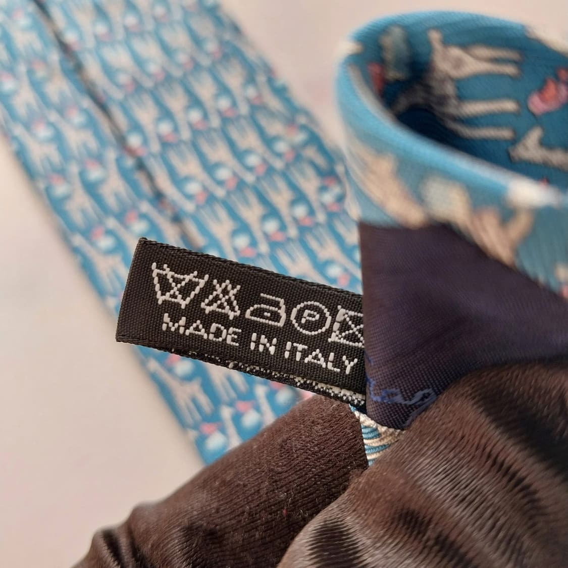 페라가모 실크 하늘색 애니멀 모티프 넥타이 8cm A+등급 K1569
 상품이미지10