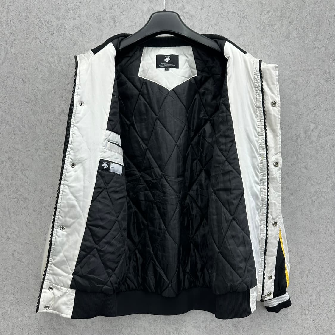 105 데상트 남자 베이스볼 누빔 점퍼 상품이미지4