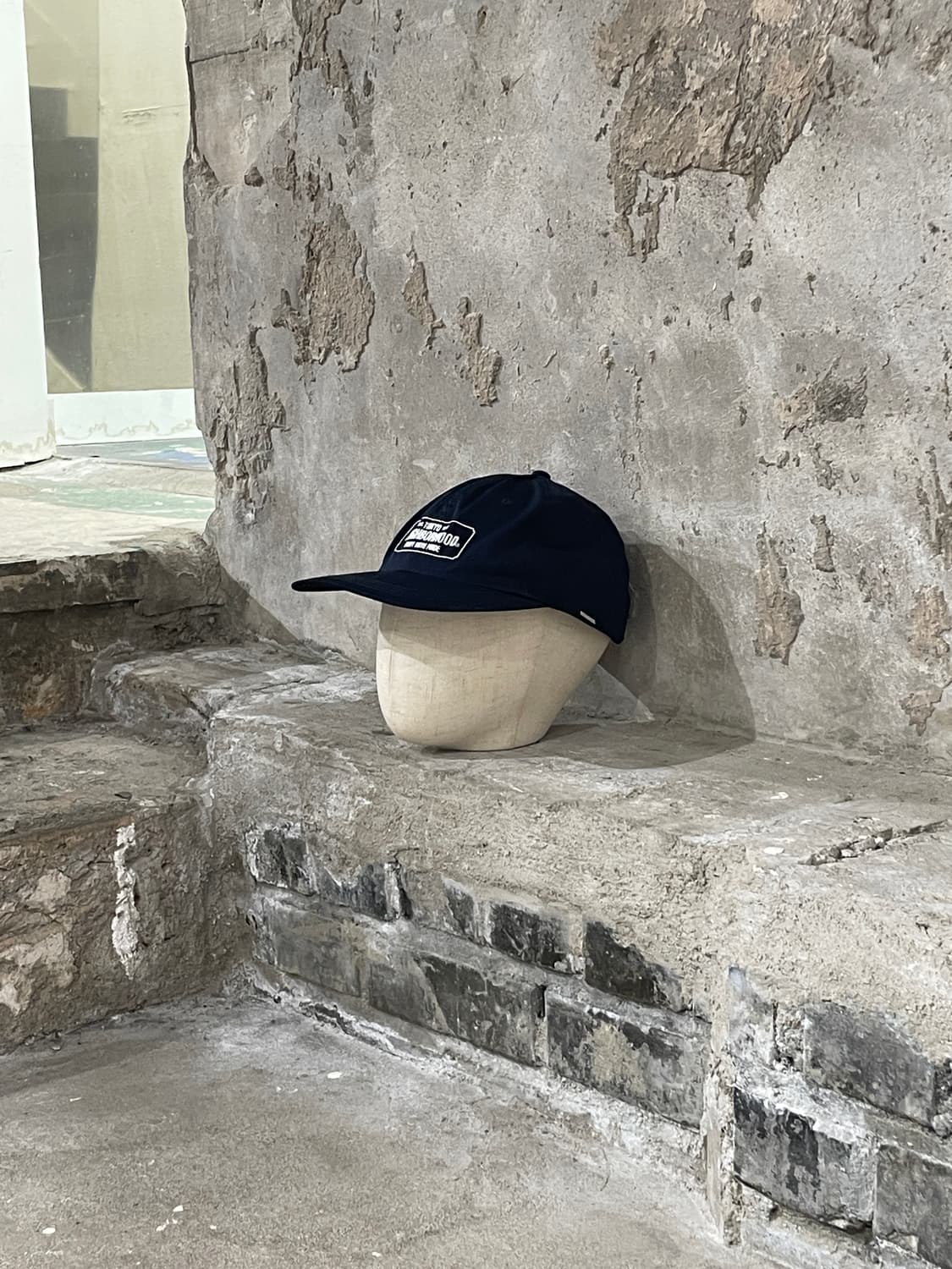 네이버후드 네이비 로고 자수 6 패널 대드 캡 상품이미지1