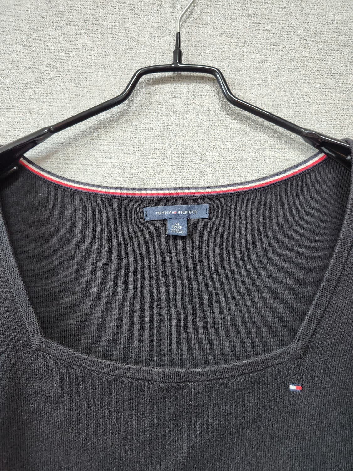 타미힐피거 블랙 스퀘어넥 긴팔 니트탑 상품이미지2