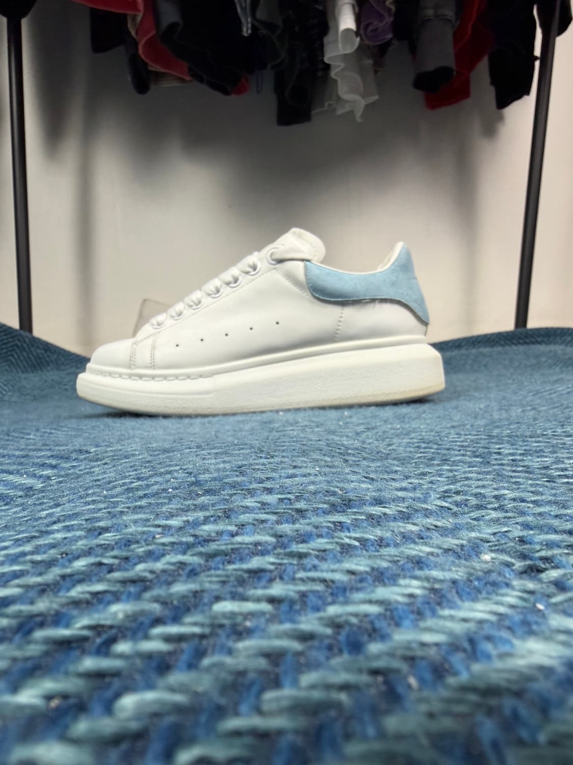 알렉산더 맥퀸 오버솔 스니커즈 38 화이트/블루 상품이미지2