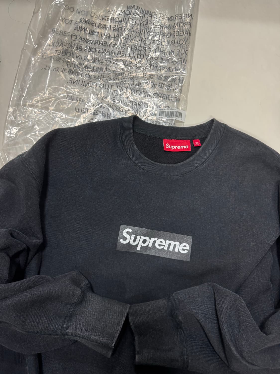 슈프림 워시드 박스 로고 크루넥 블랙 - 25SS M사이즈 상품이미지1