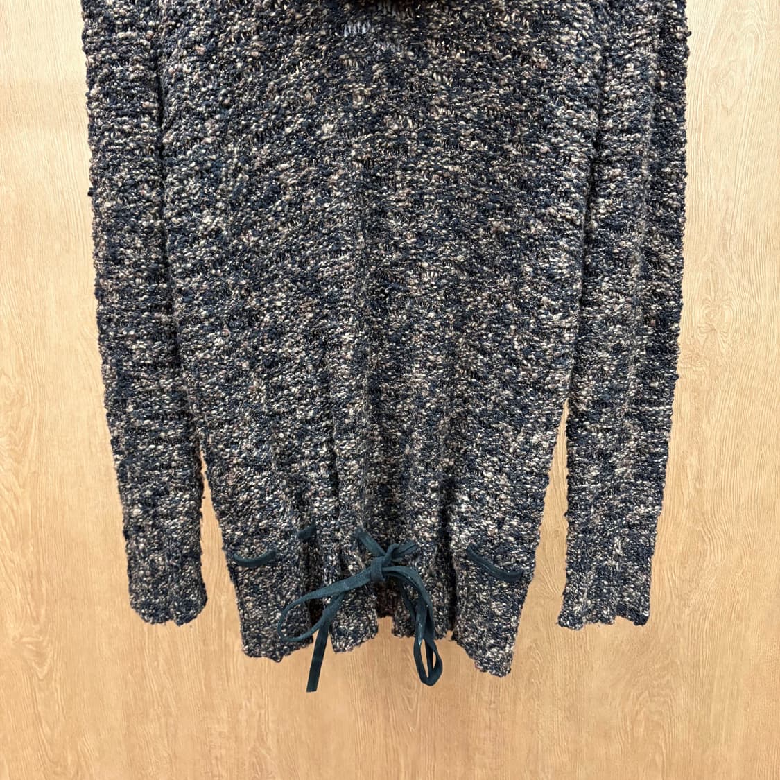 막스마라 루즈핏 부클레 카울넥 긴팔 니트 밑단 스트링 디테일 블랙 브라운 상품이미지5