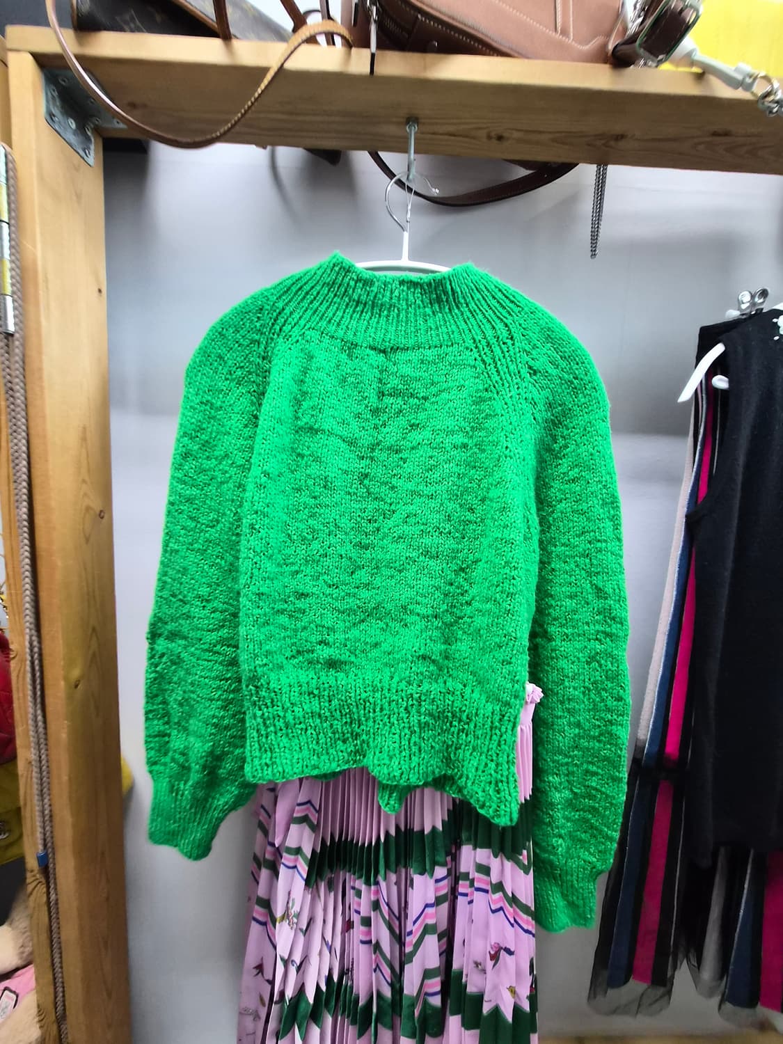 오브제 언발 플리츠스커트. 그린 홀가먼트 핸드메이드니트 상품이미지10