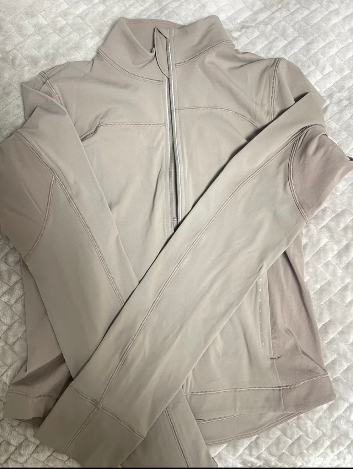 룰루레몬 라이트웨이트 uVp 러닝 재킷 6사이즈 상품이미지2