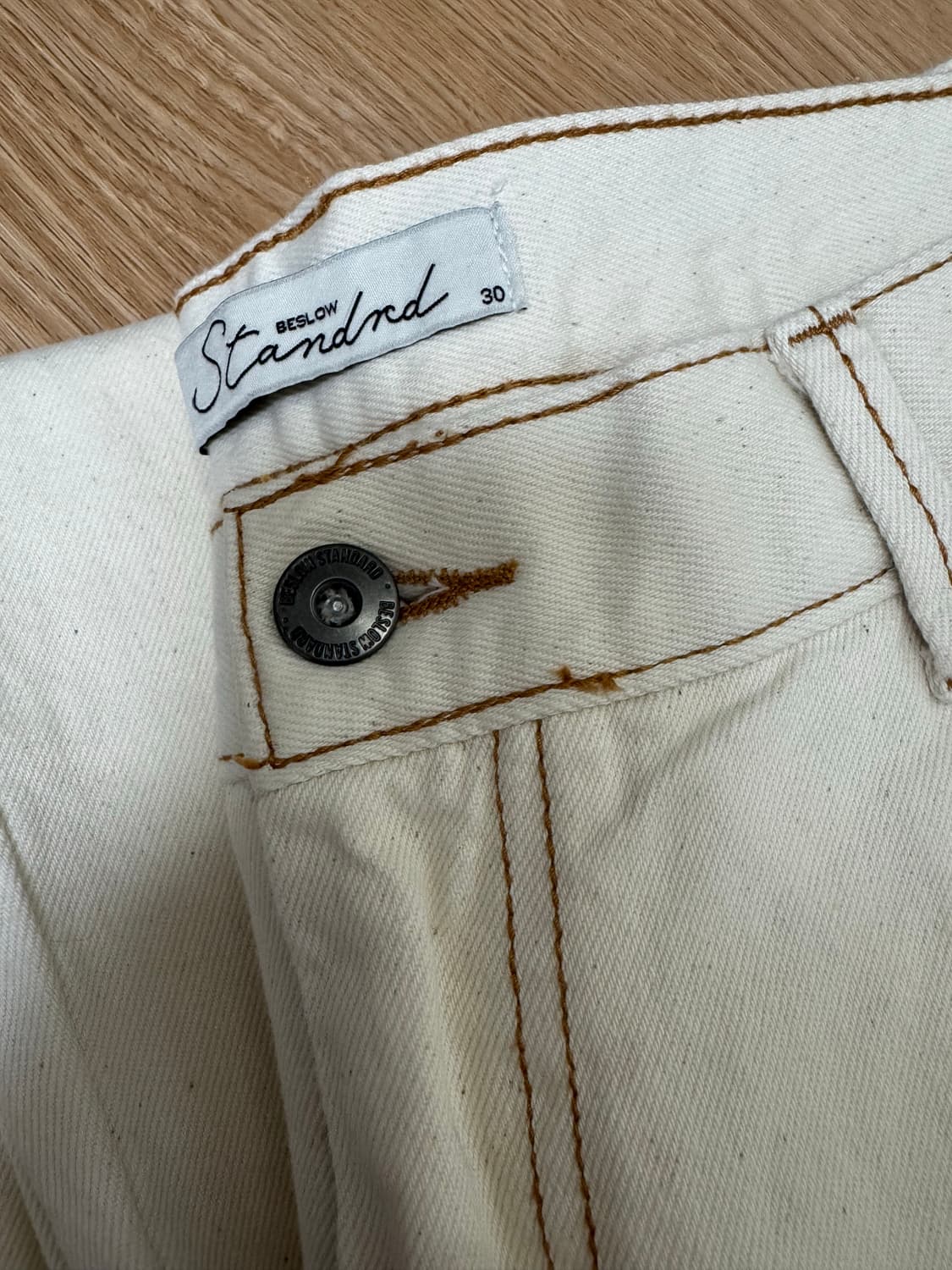 비슬로우 투턱 커브드 스티치 데님 팬츠 상품이미지2