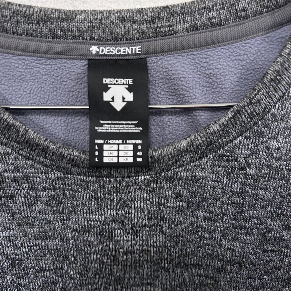 데상트 빅 플리스 로고 니트코튼 맨투맨 상품이미지3