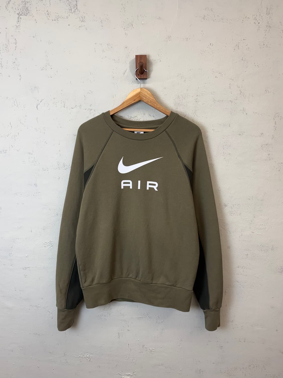 나이키 에어 스우시 빅로고 프린팅 맨투맨 카키 상품이미지1