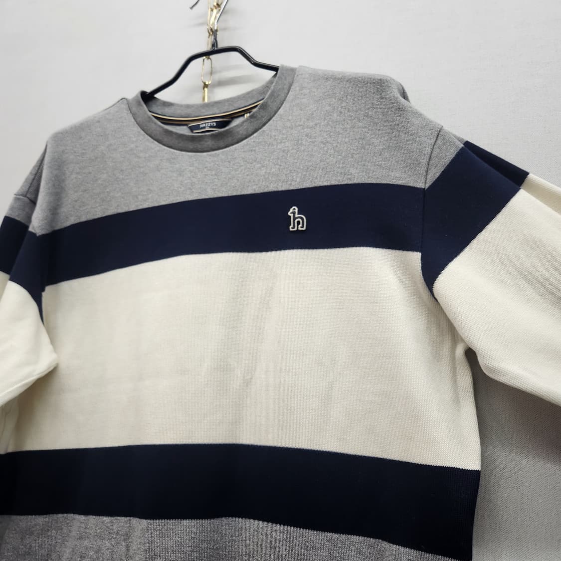 헤지스 스트라이프 로고 코튼 니트 맨투맨 105(XL) 상품이미지3