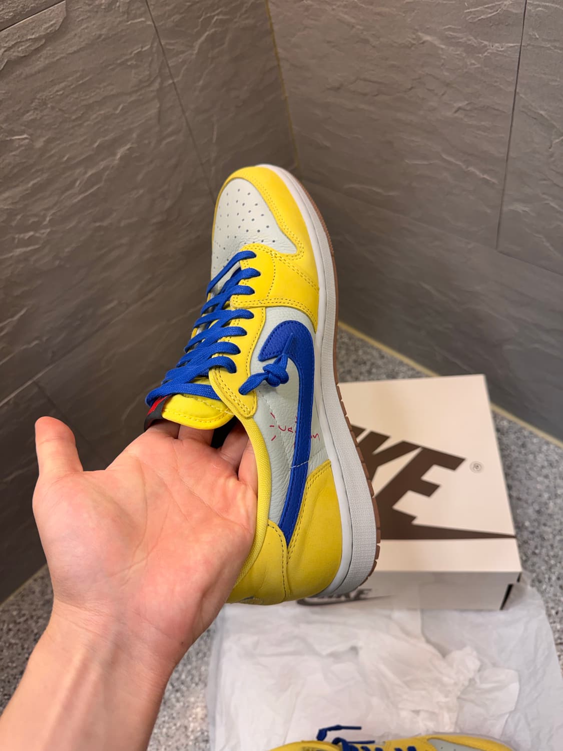 조던 x 트레비스 스캇 레트로 로우 OG SP 카나리 상품이미지6