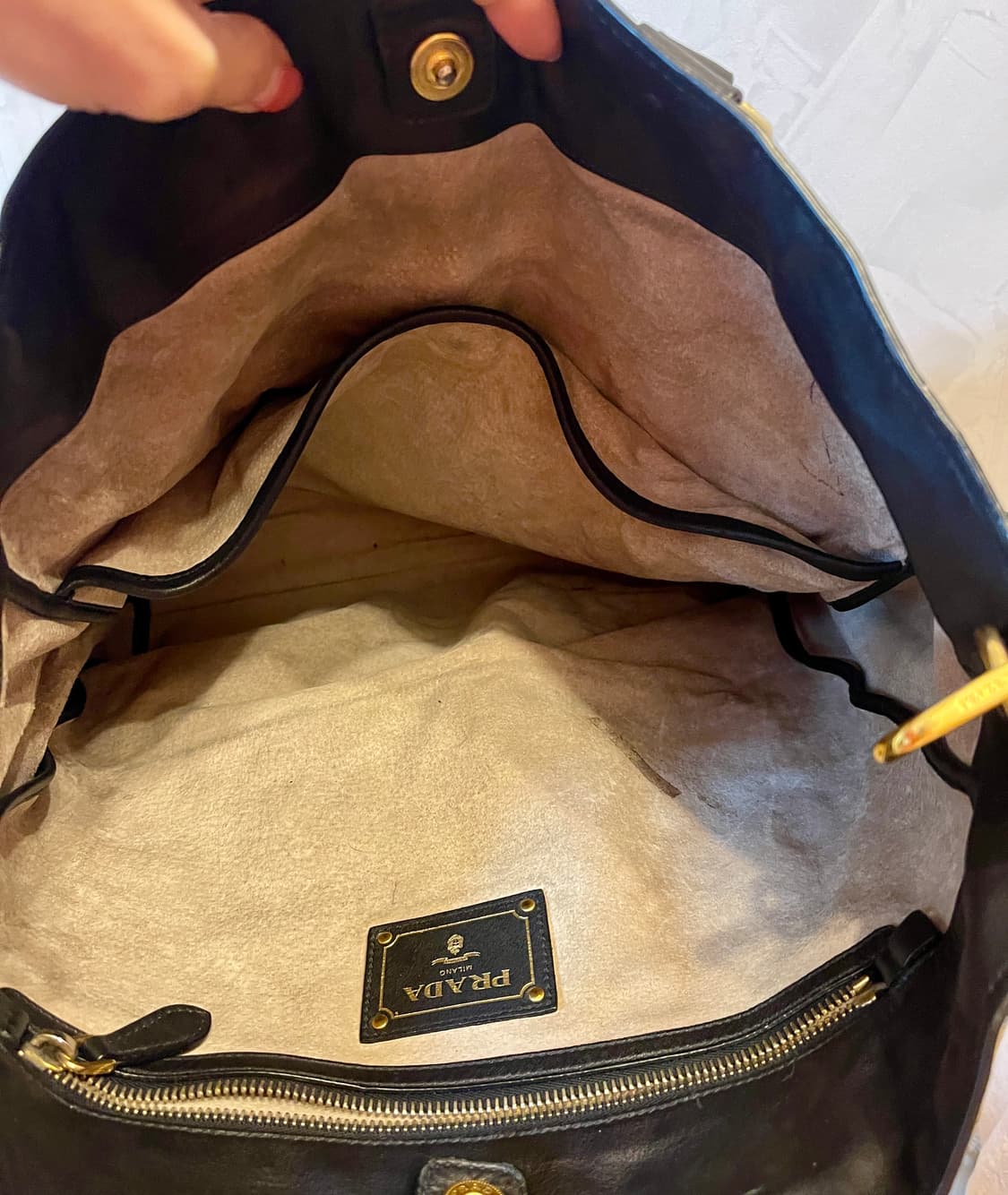 프라다 Prada BN1713 블랙 소프트 카프 금장 로고 투웨이 백 상품이미지4