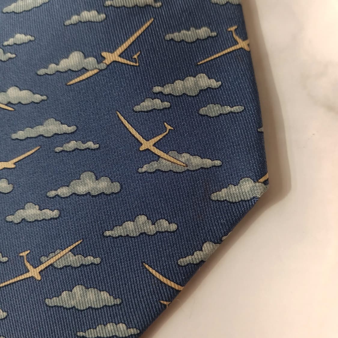 에르메스 실크 스카이블루 글라이더 넥타이 9.7cm B등급 A18827
 상품이미지8