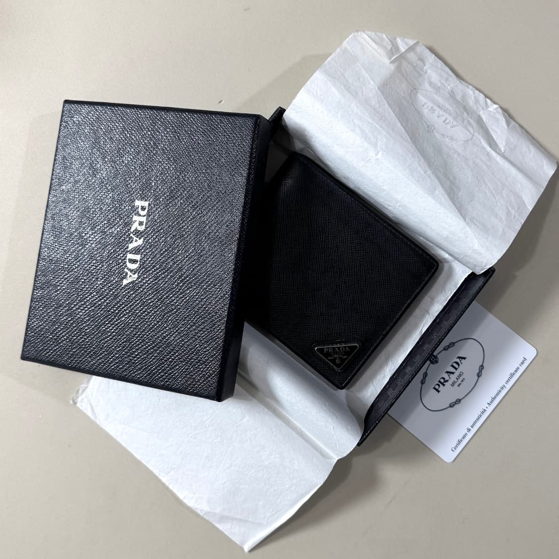 [OS/당일출고]프라다 사피아노 반지갑 상품이미지1