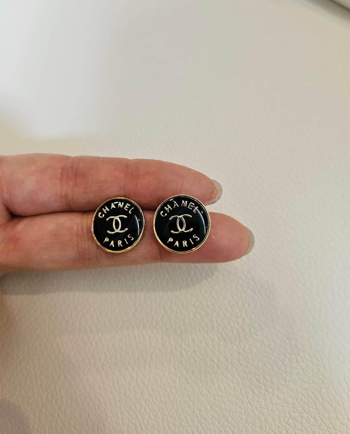 샤넬 단추 CC로고 블랙 귀걸이 업사이클링 상품이미지3