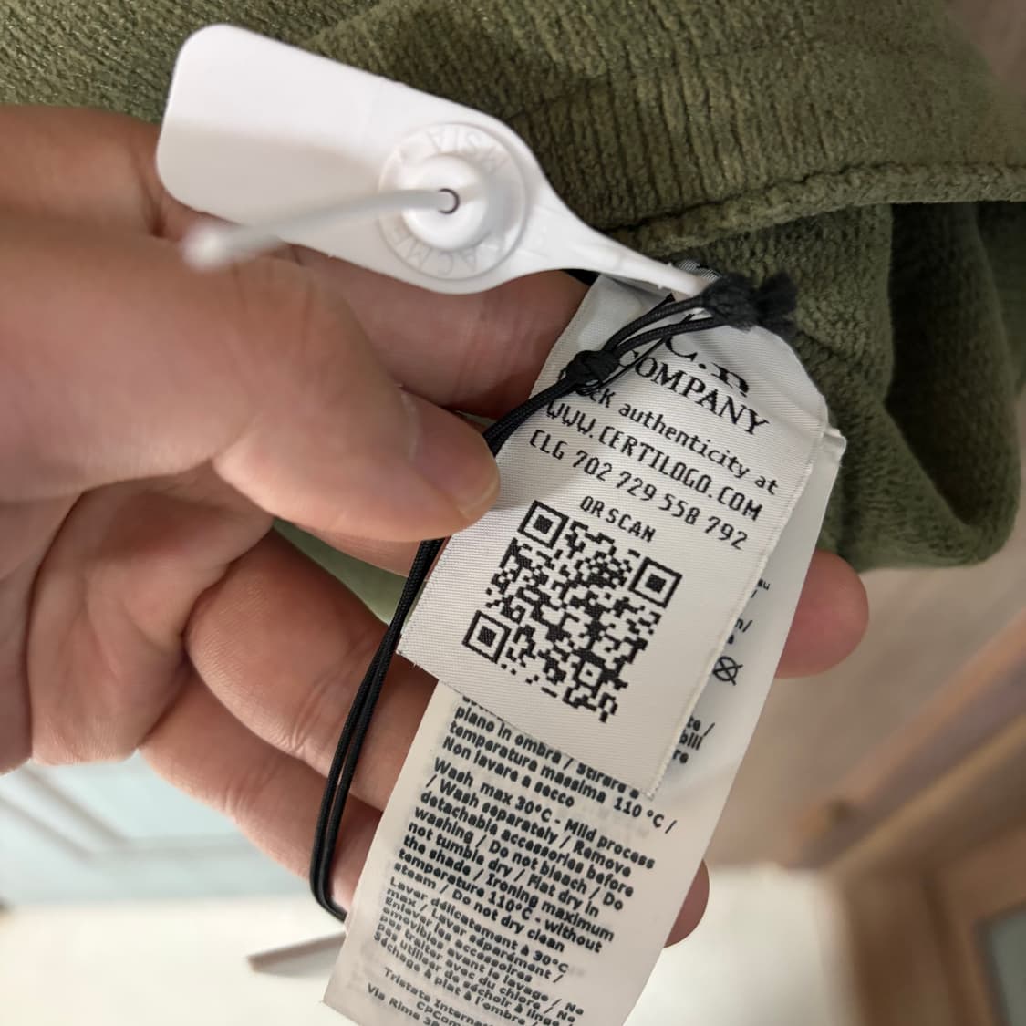 [새상품]씨피컴퍼니 CP컴퍼니 렌즈 와펜 램스울 니트 카키 상품이미지4