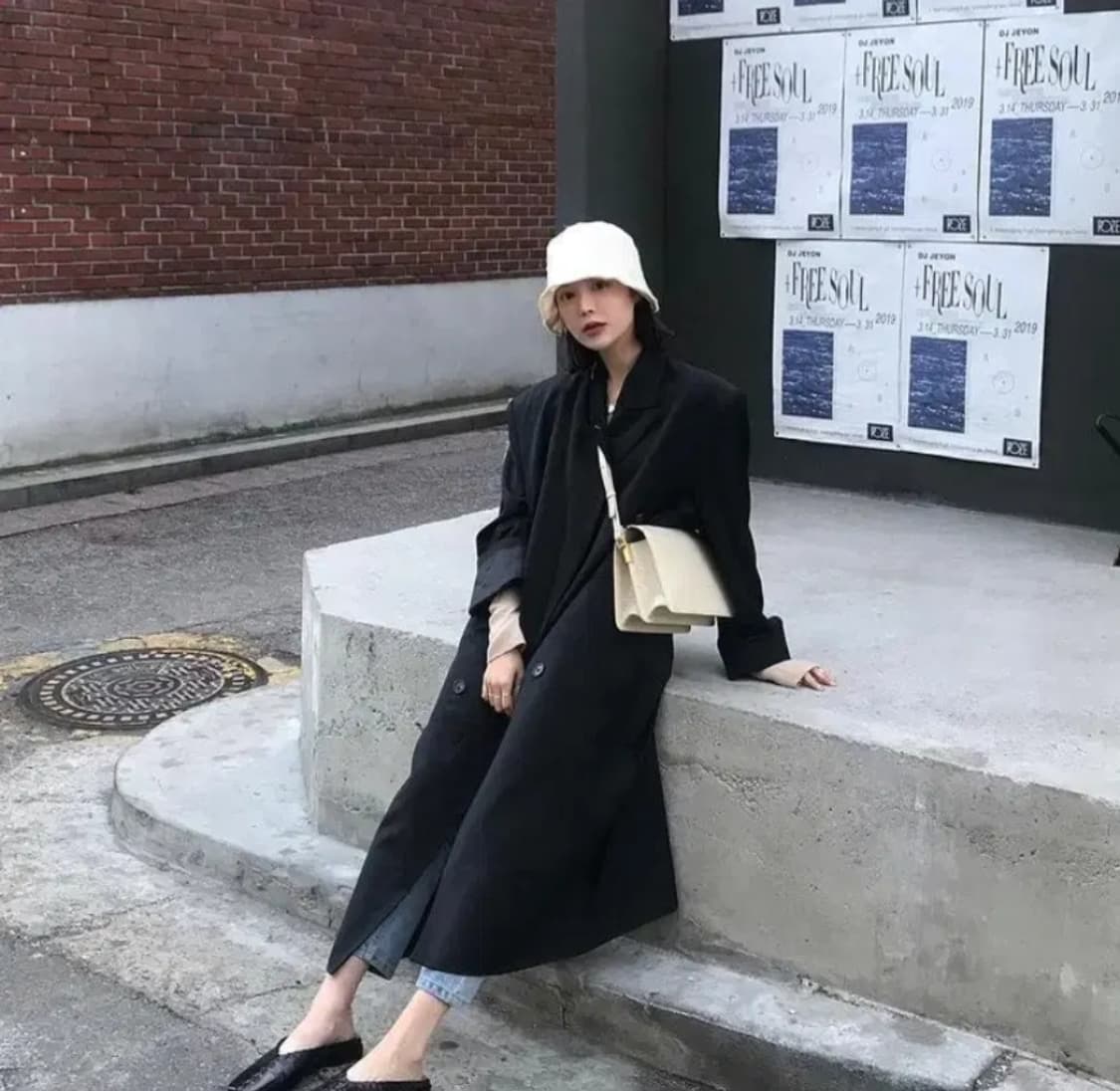 어썸니즈 카우 레더 아이보리 타임리스백 상품이미지2