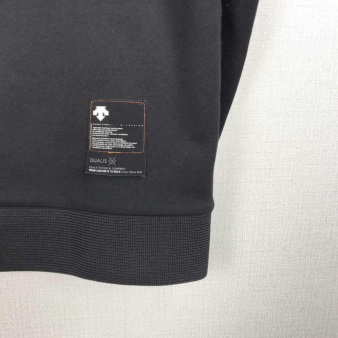 데상트 듀얼리스 맨투맨 티셔츠 남성100 상품이미지7