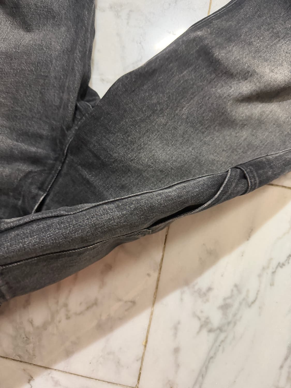 [4] 오라리 24FW 페이디드 헤비 데님 페인터 포켓 팬츠 잉크블랙 상품이미지4