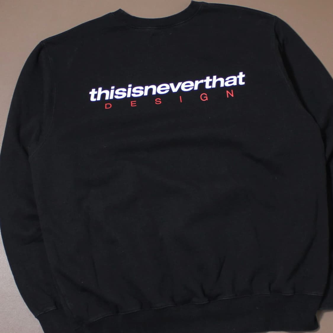 Thisisneverthat 디네뎃 블랙 맨투맨 상품이미지1