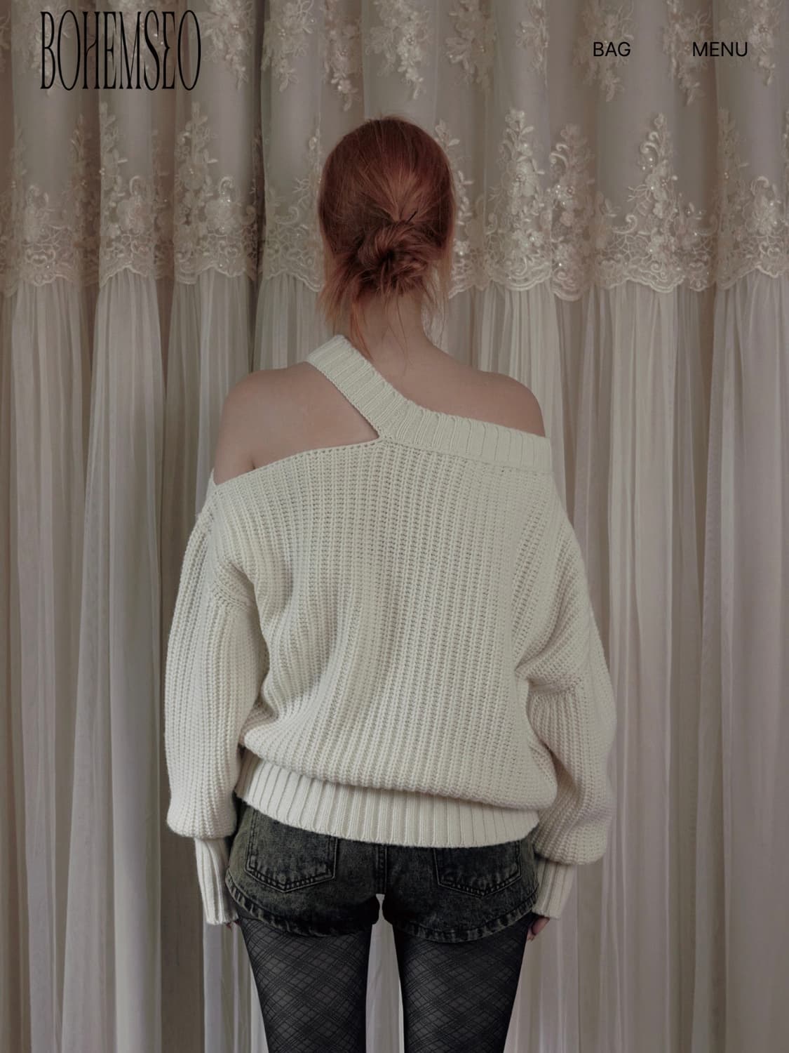 보헤미안서울 넥 컷아웃 루즈핏 니트 상품이미지2
