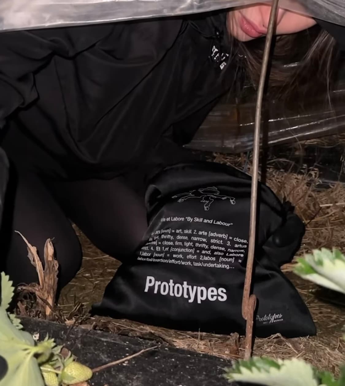 프로토타입스 25ss 파우치 백 상품이미지1