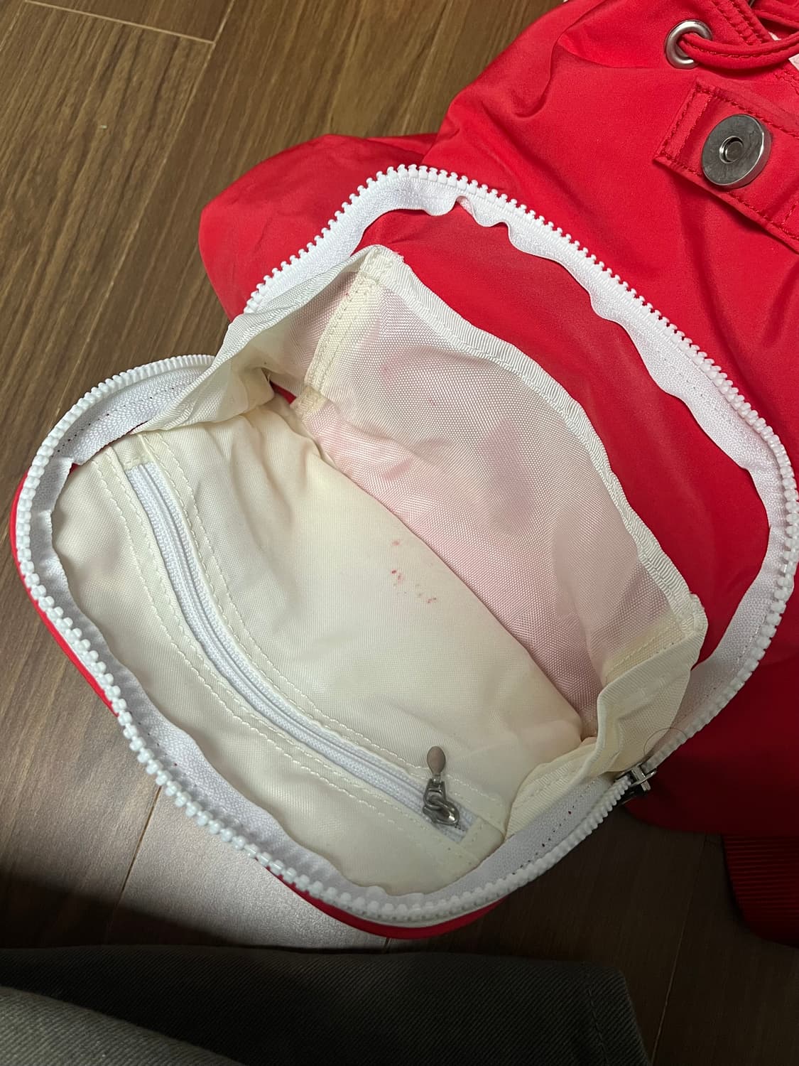 꾸레쥬 레드 백팩 상품이미지4