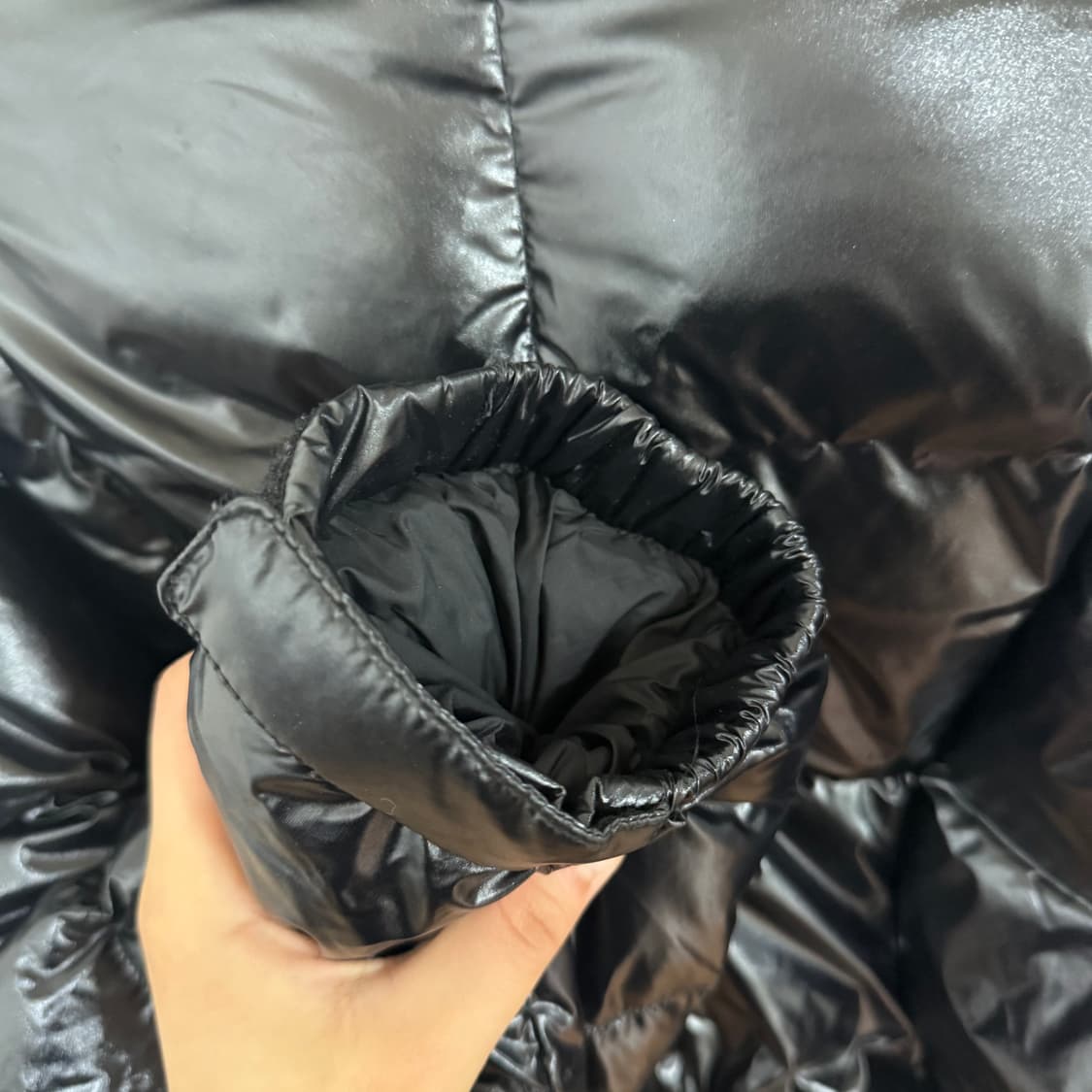 커렌트 유광 크롭 패딩 자켓 블랙 상품이미지4