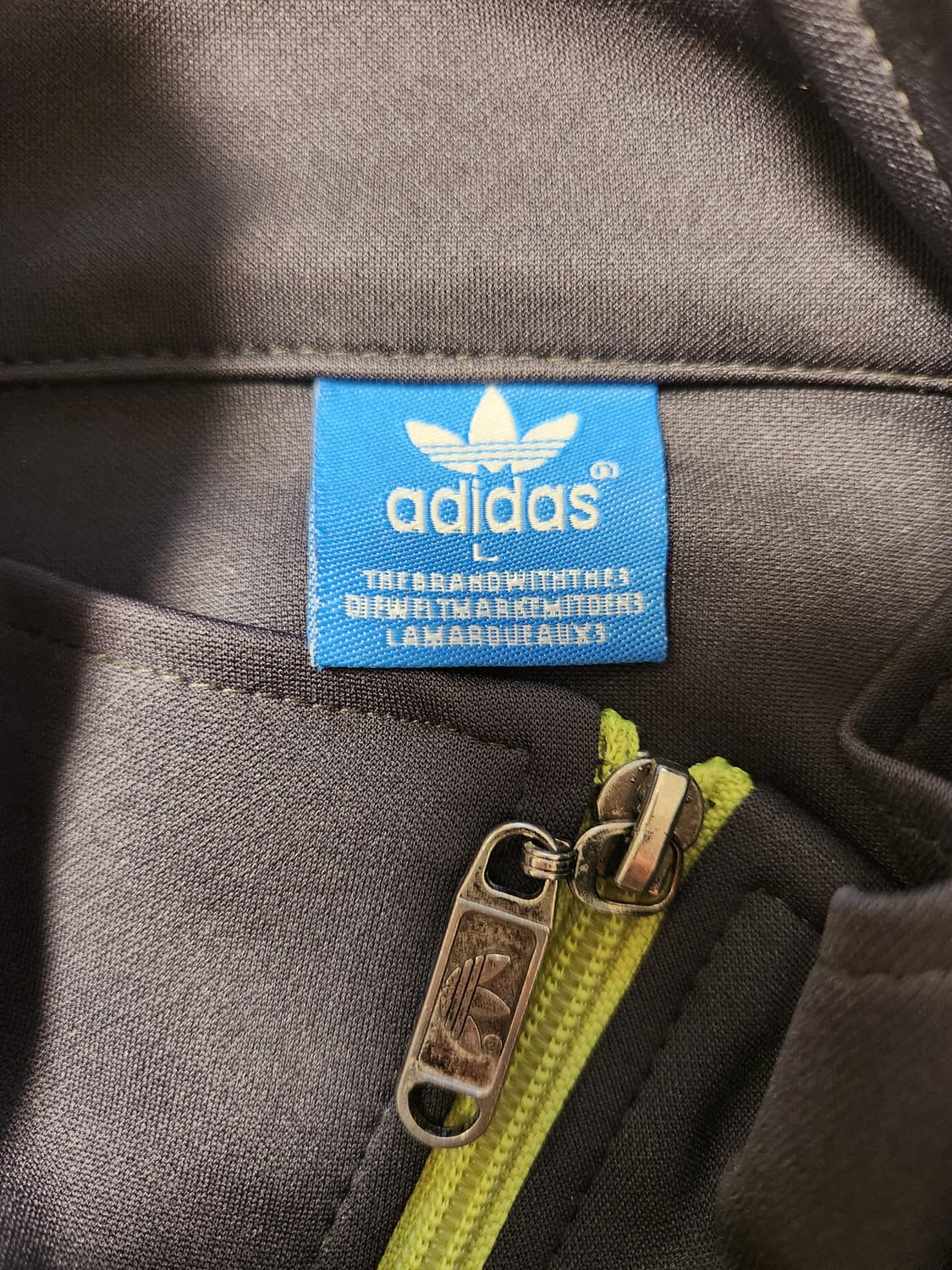 아디다스 유로파 트랙 자켓 져지 L

아디다스 트랙 자켓입니다.

- 색 상품이미지5