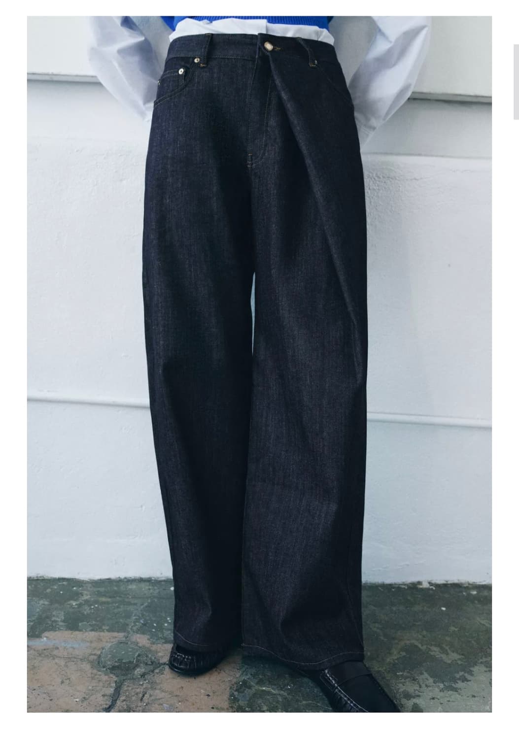 Zara 릴렉스드 플리츠 미드라이즈 진 상품이미지3