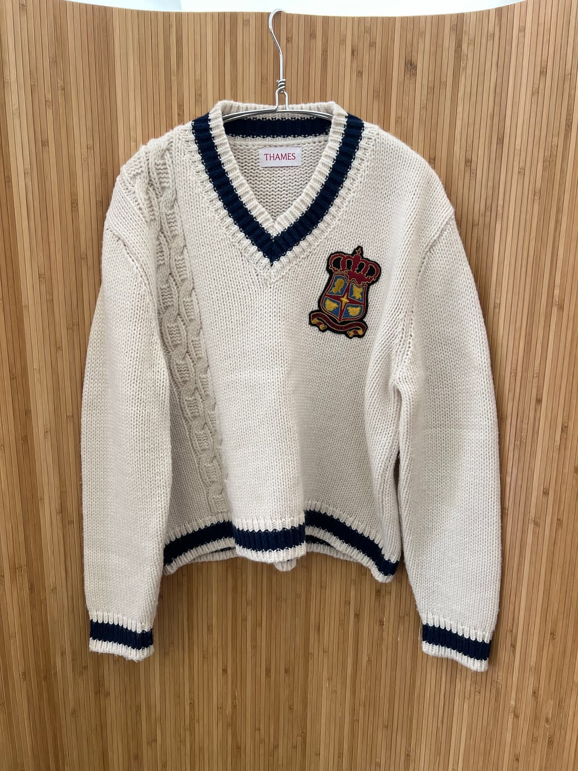 팔라스출신 디자이너 브랜드 THAMES 템즈 브이넥니트 M 판매 상품이미지1