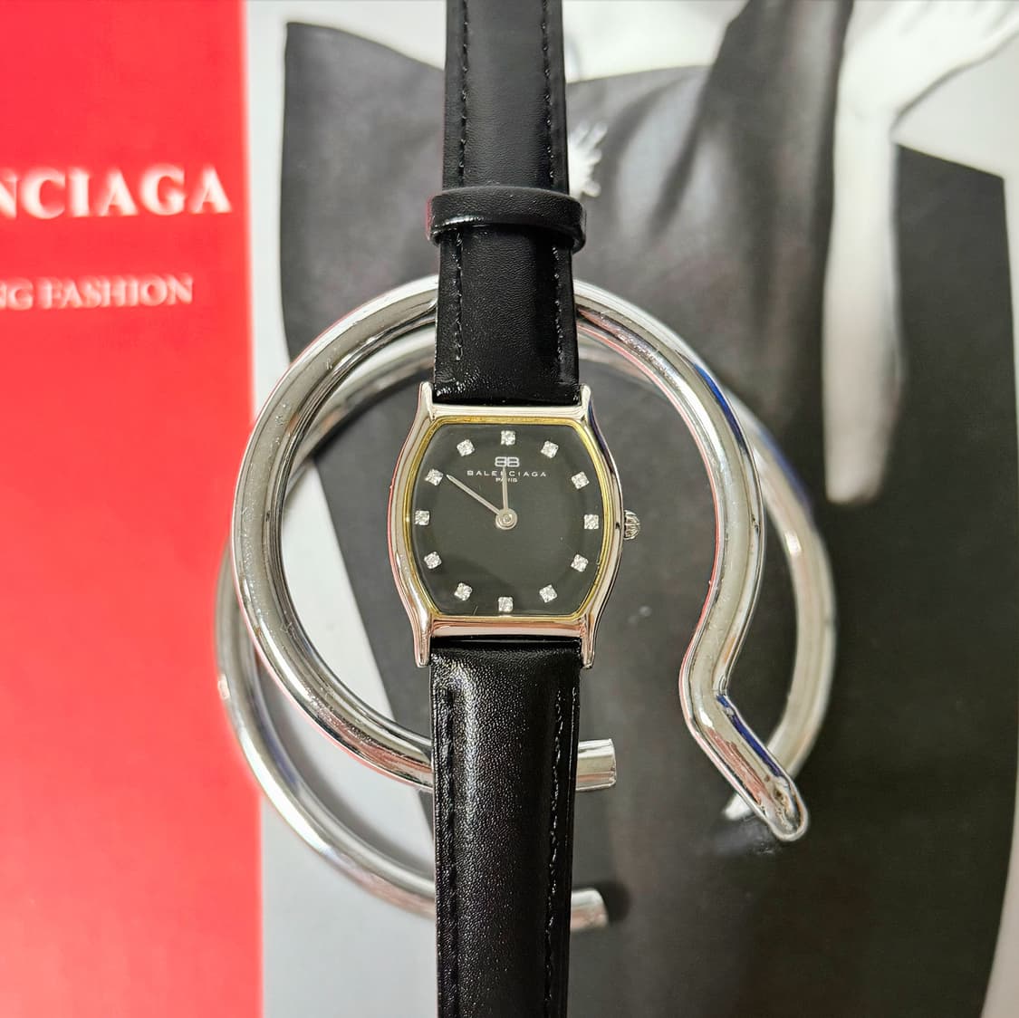 발렌시아가 빈티지 라운드 쿠션케이스 시계  상품이미지3