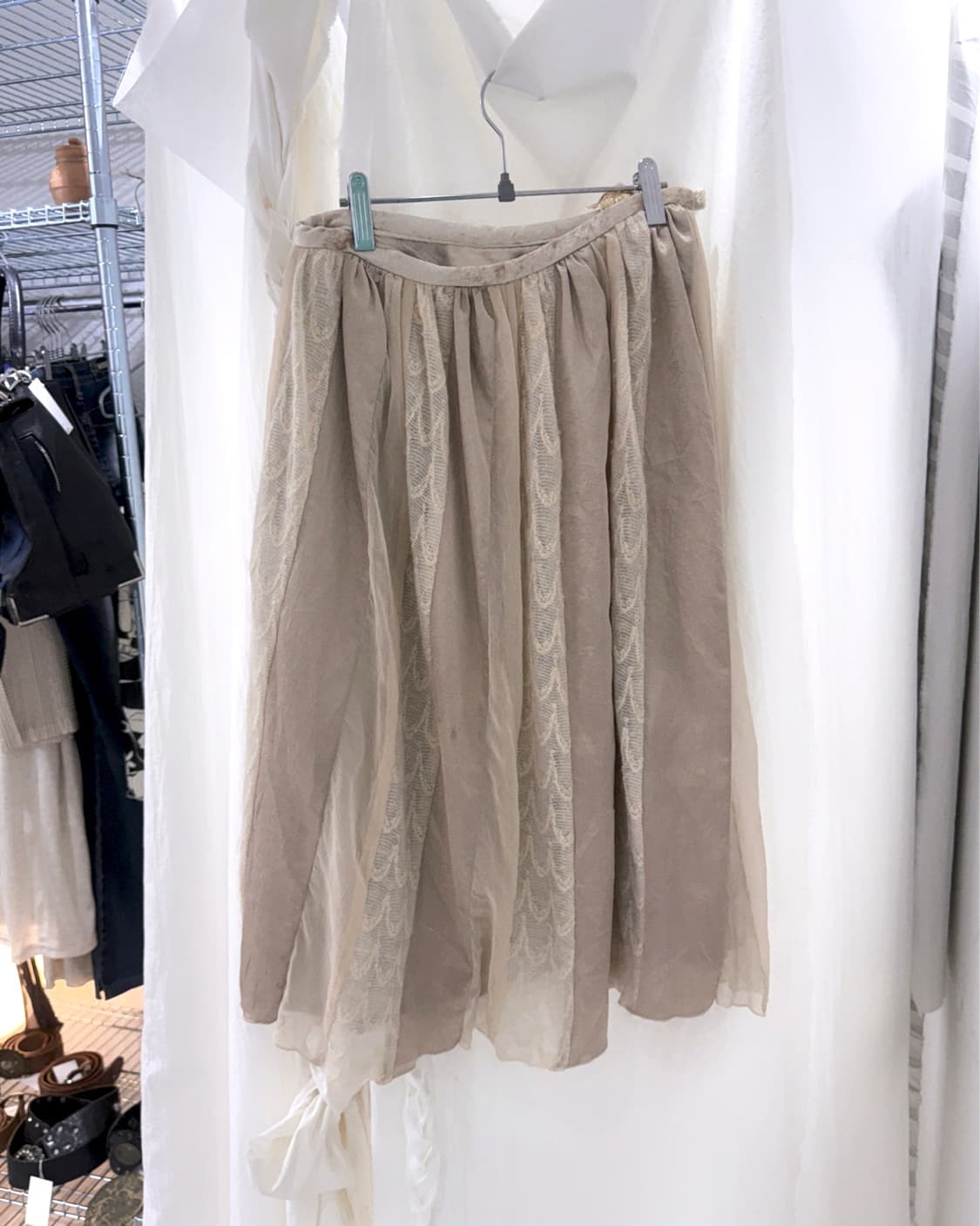 베이지 플레어 미디 스커트 상품이미지1
