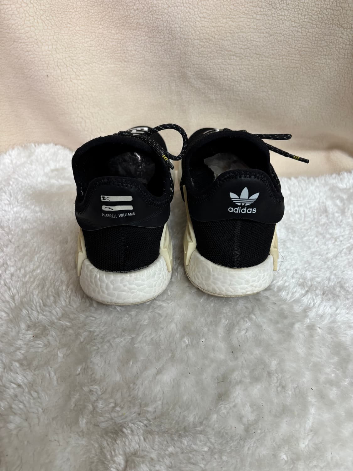 아디다스 샤넬 퍼렐 윌리엄스 협업 Hu NMD 한정판 스니커즈 상품이미지3