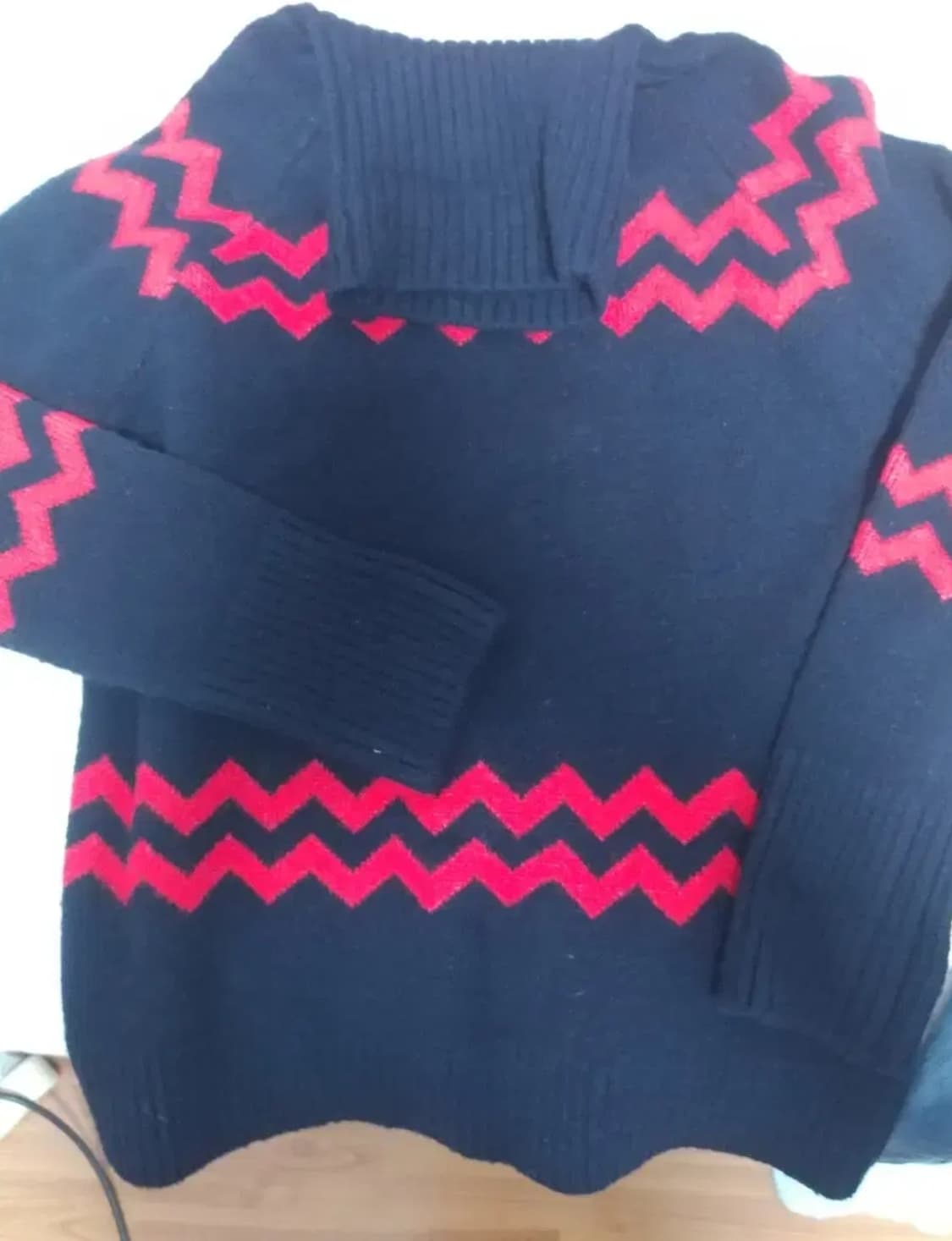 진남색 지그재그 패턴 터틀넥 니트 F 상품이미지1