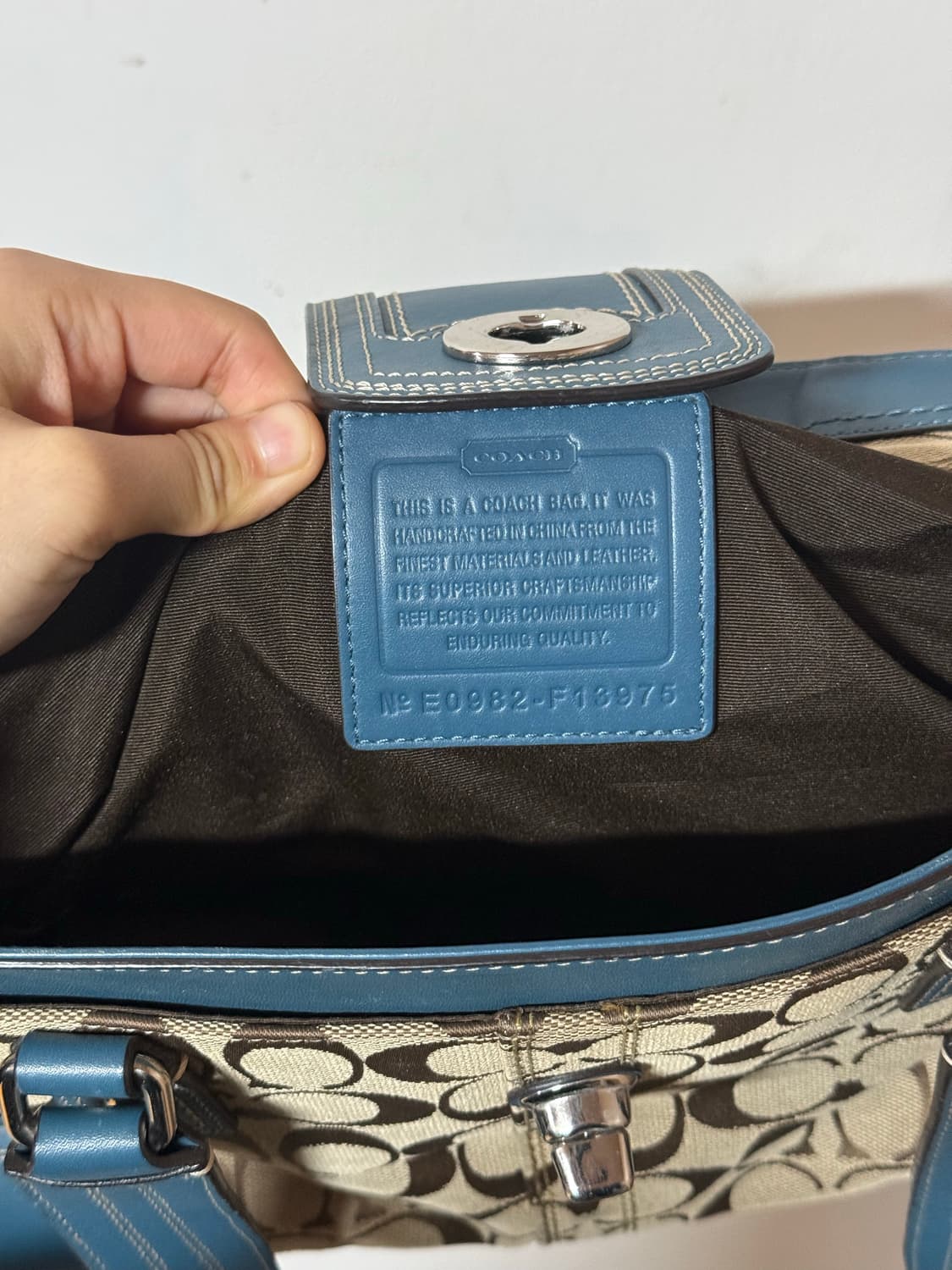 마지막 할인 코치 y2k 시그니처라인 자카드 블루 레더 숄더백 상품이미지8